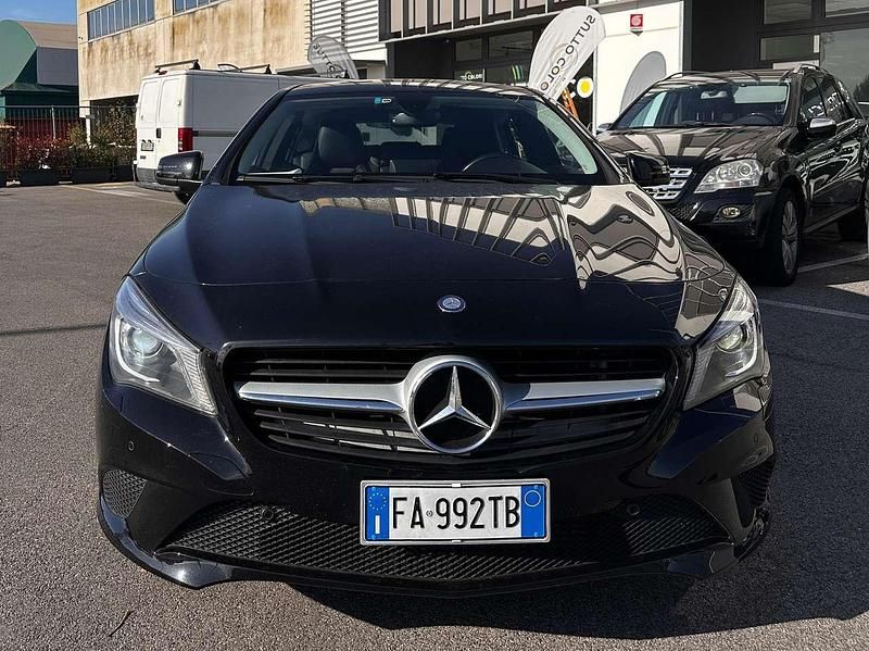 Usata Mercedes CLA200 Shooting Brake Executive 136 CV (100 kW) 2015 Nero metalizzato Station wagon