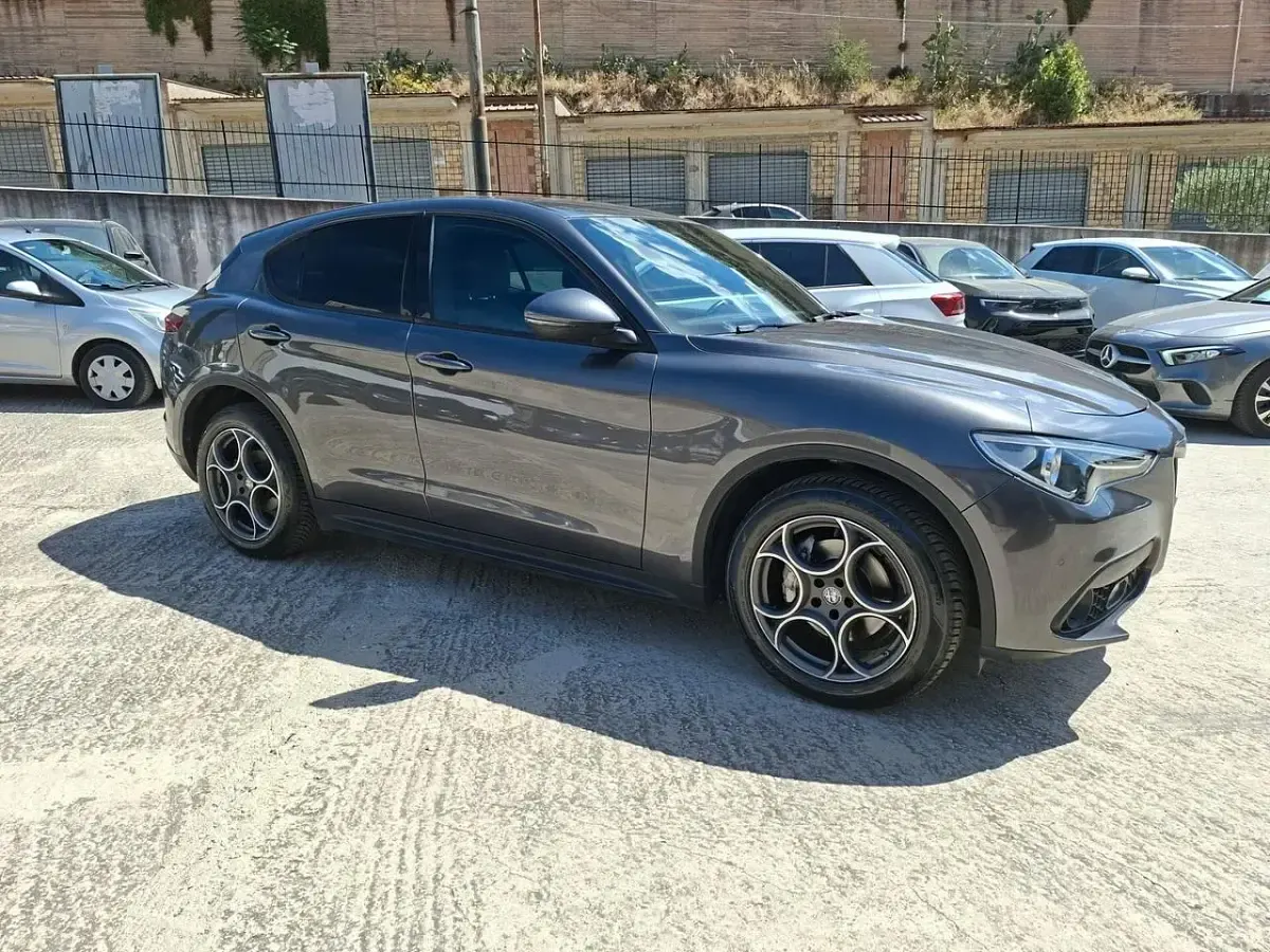 Usata Alfa Romeo Stelvio Sprint 190 CV (139 kW) 2022 Grigio SUV