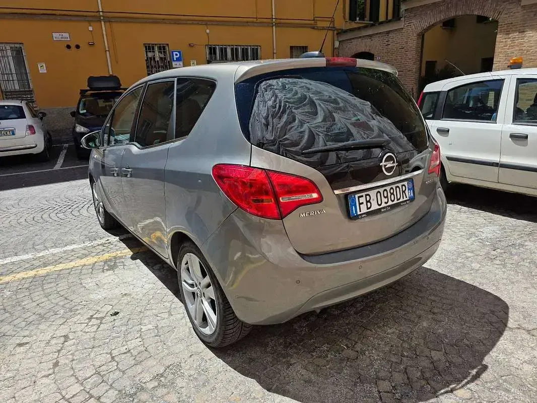 Usata Opel Meriva Cosmo 120 CV (88 kW) 2015 Oro Monovolume