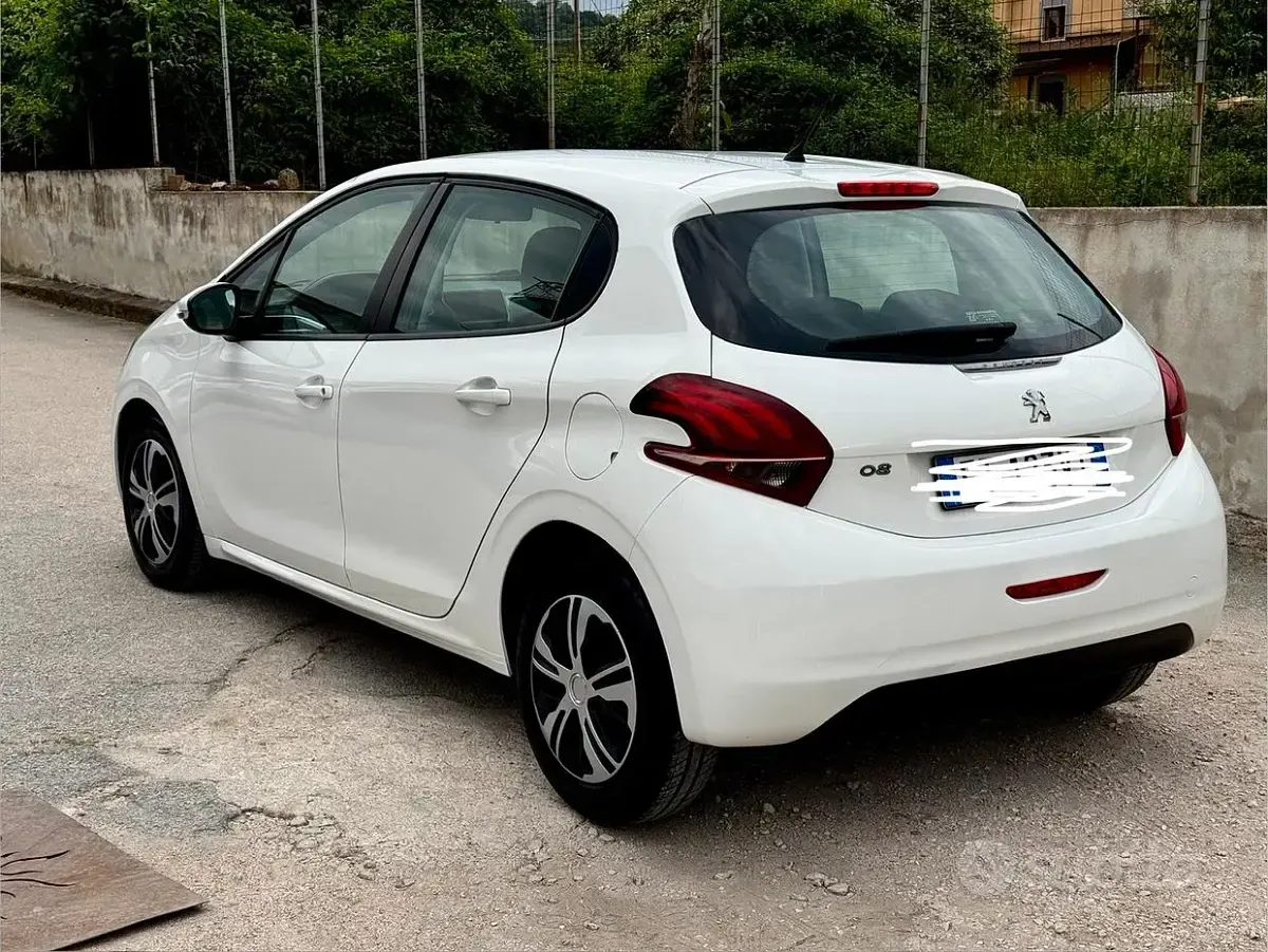 Usata Peugeot 208 Allure 75 CV (55 kW) 2019 Bianco Utilitaria