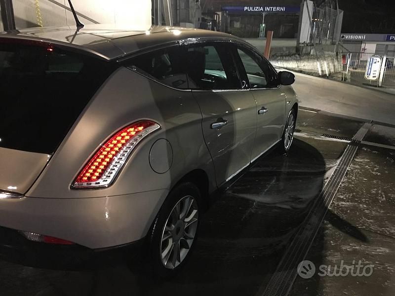 Usata Lancia Delta 120 CV (88 kW) 2009 Utilitaria