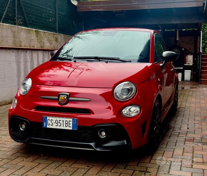 Usata Abarth 695 Competizione 179 CV (131 kW) 2024 Rosso Utilitaria