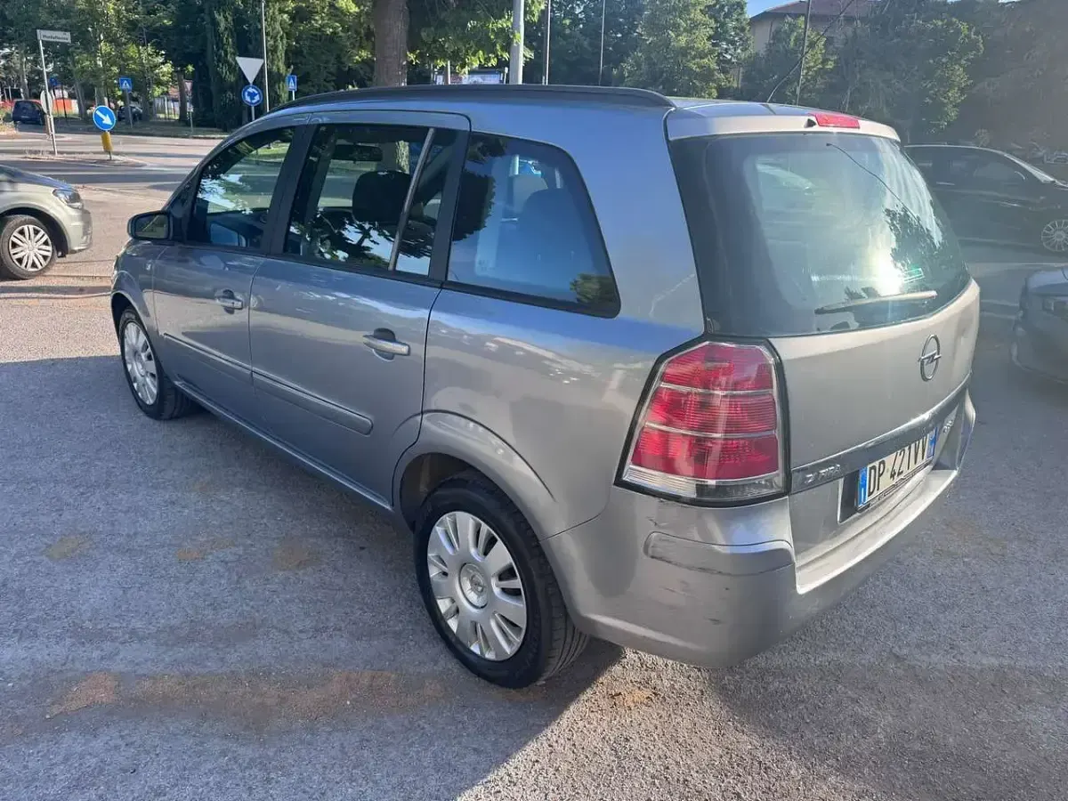 Usata Opel Zafira Cosmo 94 CV (69 kW) 2008 Nero Monovolume