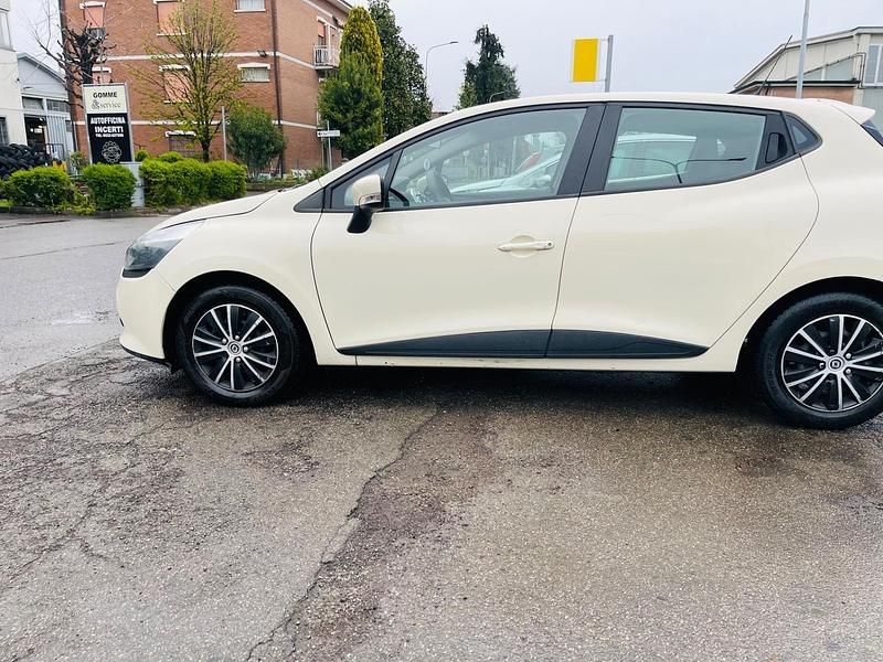 Usata Renault Clio IV Life 75 CV (55 kW) 2016 Bianco Berlina