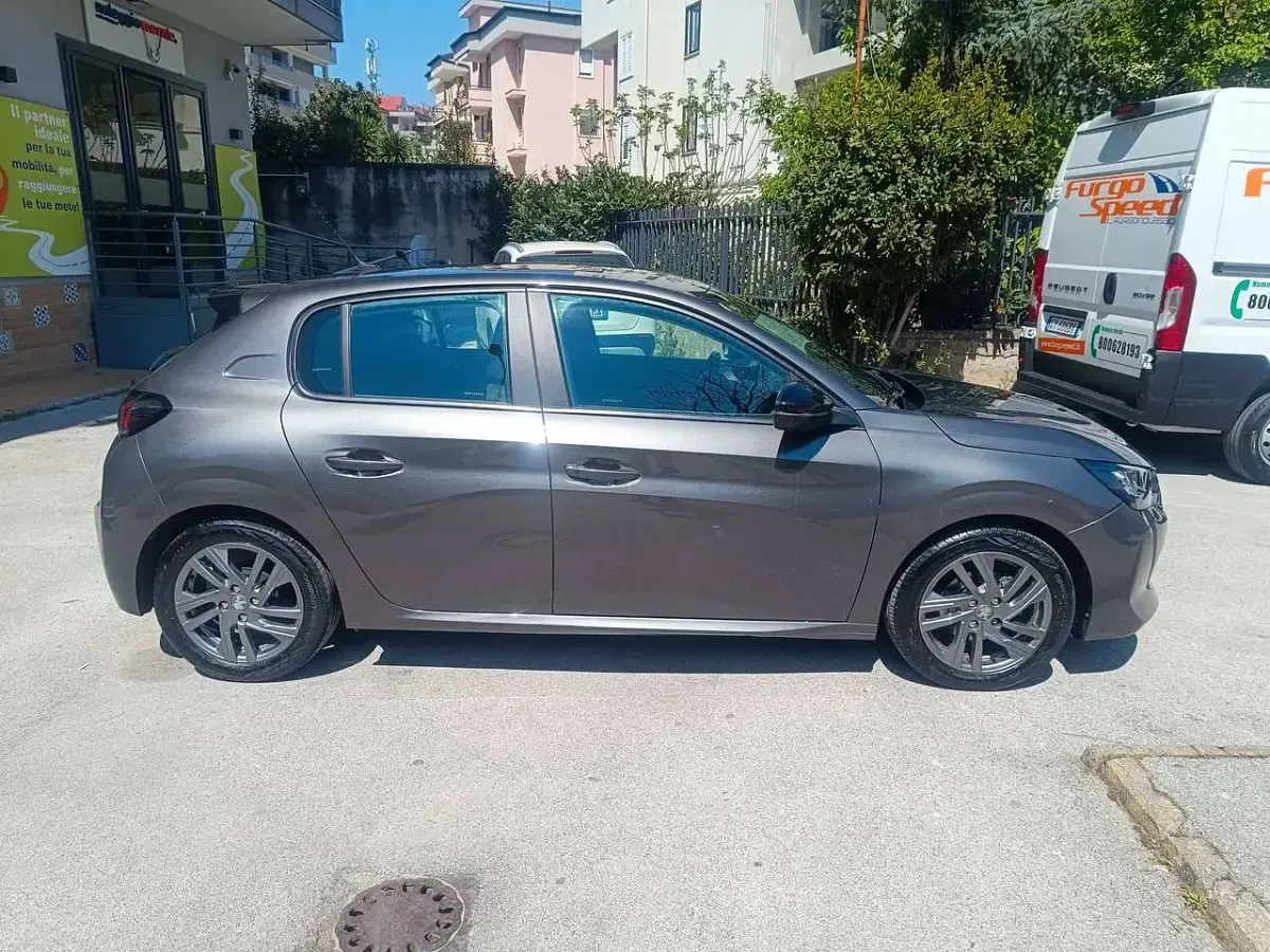Usata Peugeot 208 Active 75 CV (55 kW) 2022 Grigio argento metallizato Utilitaria
