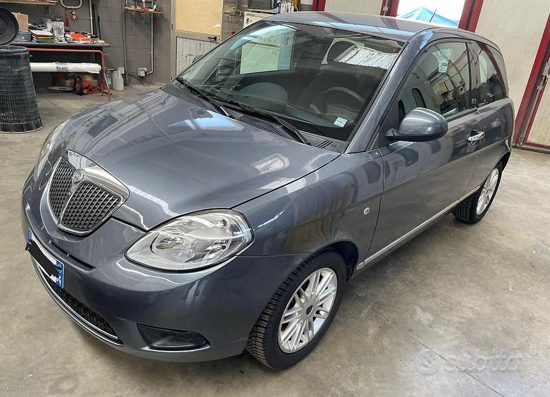 Grigio Usata 2010 Lancia Ypsilon Due volumi | 5900 € (Cara) - Immagine 1/4