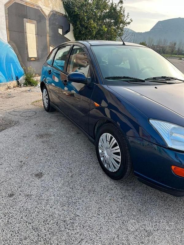 Usata Ford Focus 2001 Blu Berlina