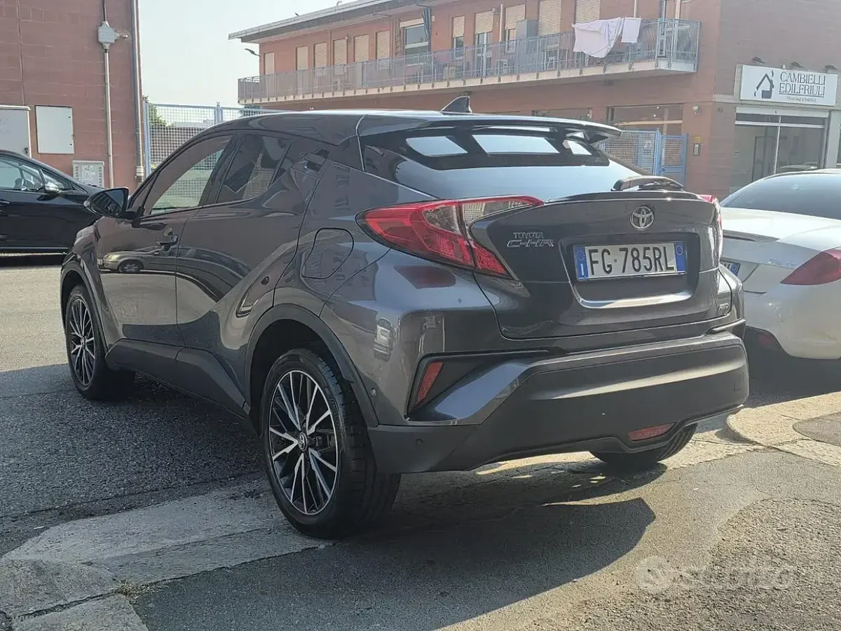 Usata Toyota C-HR Lounge 116 CV (85 kW) 2017 Grigio SUV