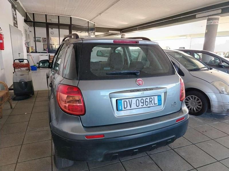 Usata Fiat Sedici Emotion 107 CV (78 kW) 2009 Grigio SUV