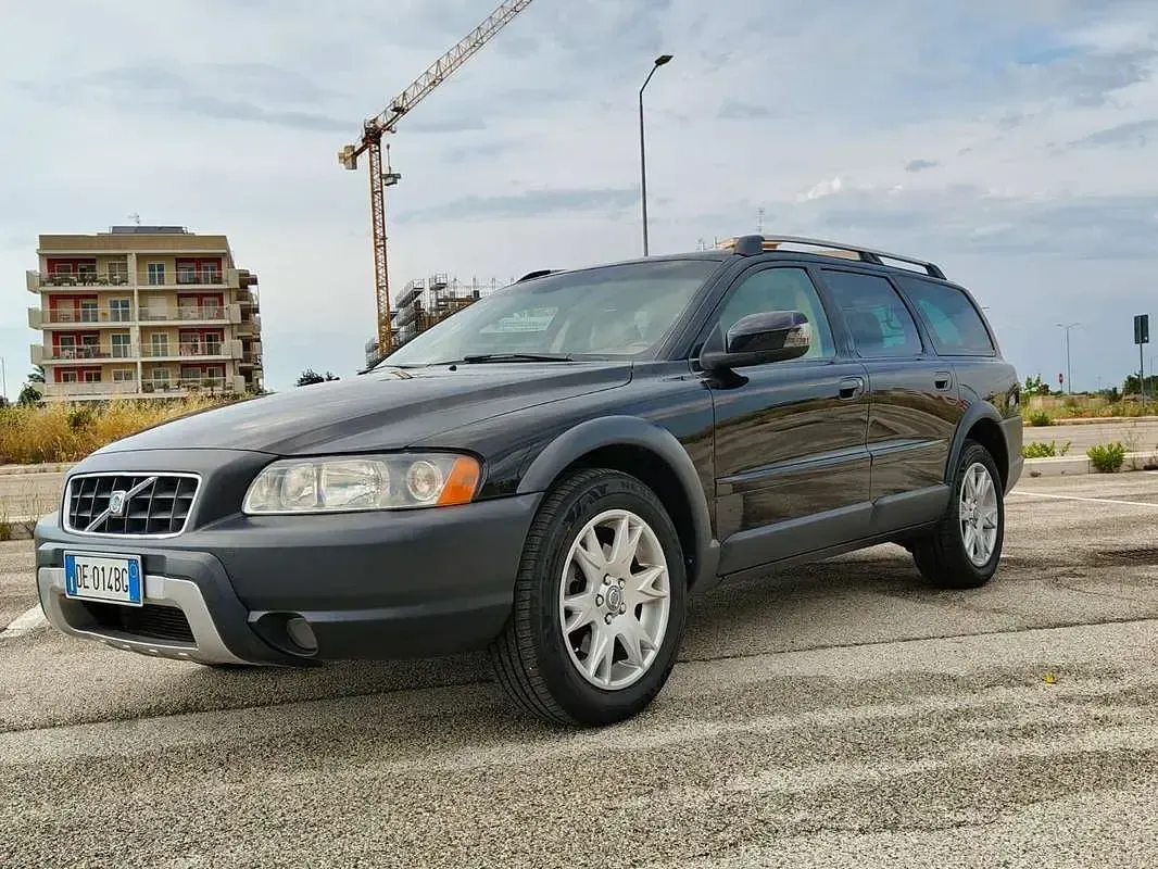 Usata Volvo XC70 Summum 185 CV (136 kW) 2006 Nero Station wagon
