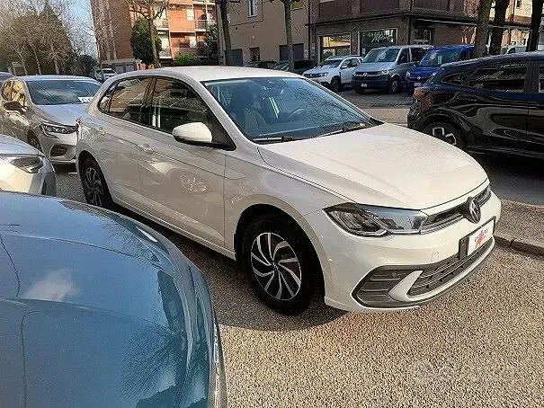 Usata VW Polo Life 95 CV (69 kW) 2023 Bianco Utilitaria