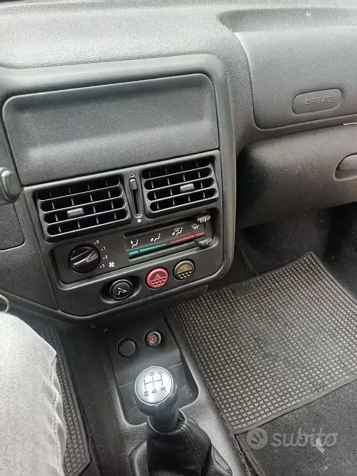 Usata Peugeot 106 60 CV (44 kW) 2001 Grigio Utilitaria