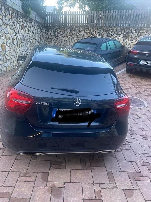 Usata Mercedes A180 90 CV (66 kW) 2017 Nero Berlina
