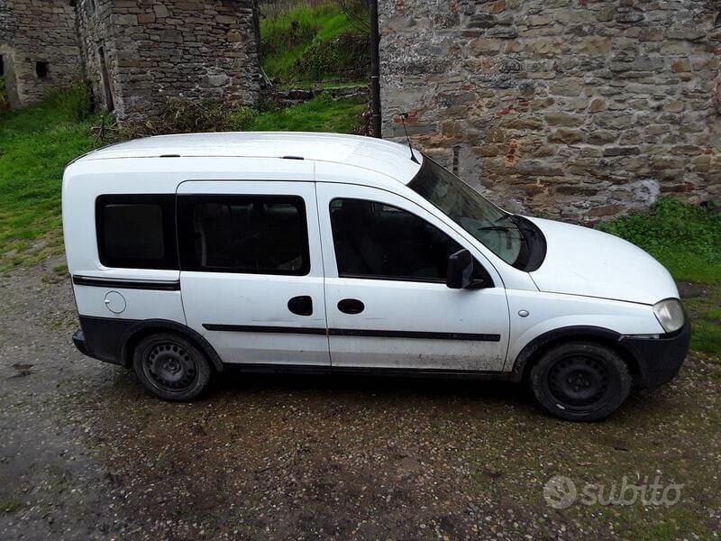 Bianco Usata 2006 Opel Combo S Monovolume | 900 € (Ottimo prezzo) - Immagine 1/4
