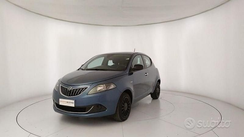 Usata Lancia Ypsilon Gold 69 CV (50 kW) 2021 Blu Utilitaria