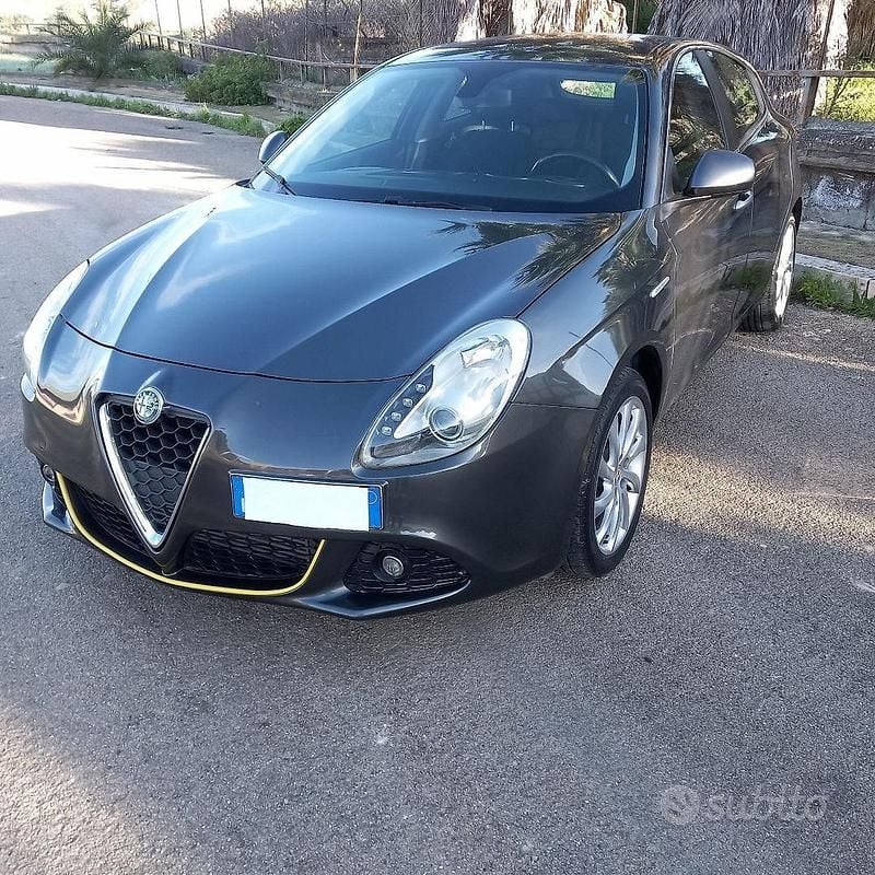 Grigio Usata 2013 Alfa Romeo Giulietta Due volumi | 4990 € (Super prezzo) - Immagine 1/4