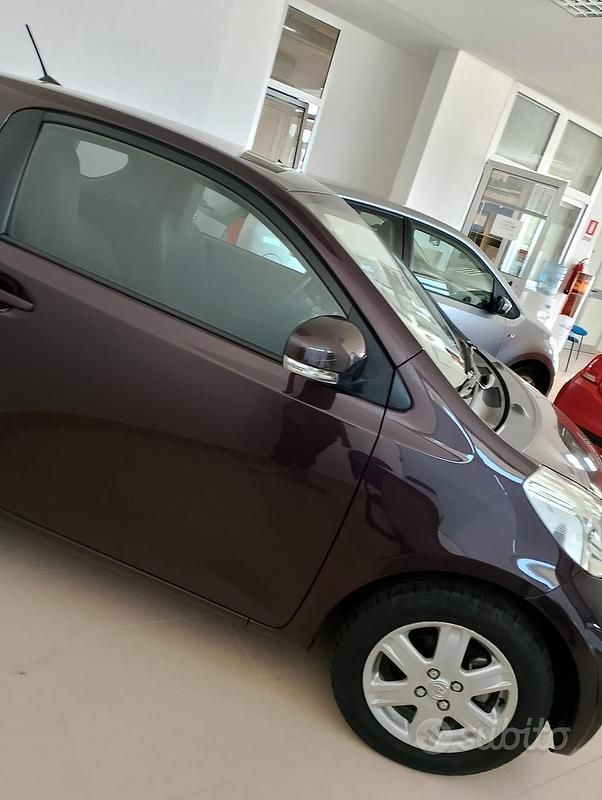 Usata Toyota iQ 68 CV (50 kW) 2010 Utilitaria