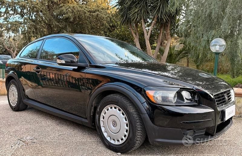 Usata Volvo C30 Drive Kinetic 108 CV (79 kW) 2009 Nero Utilitaria