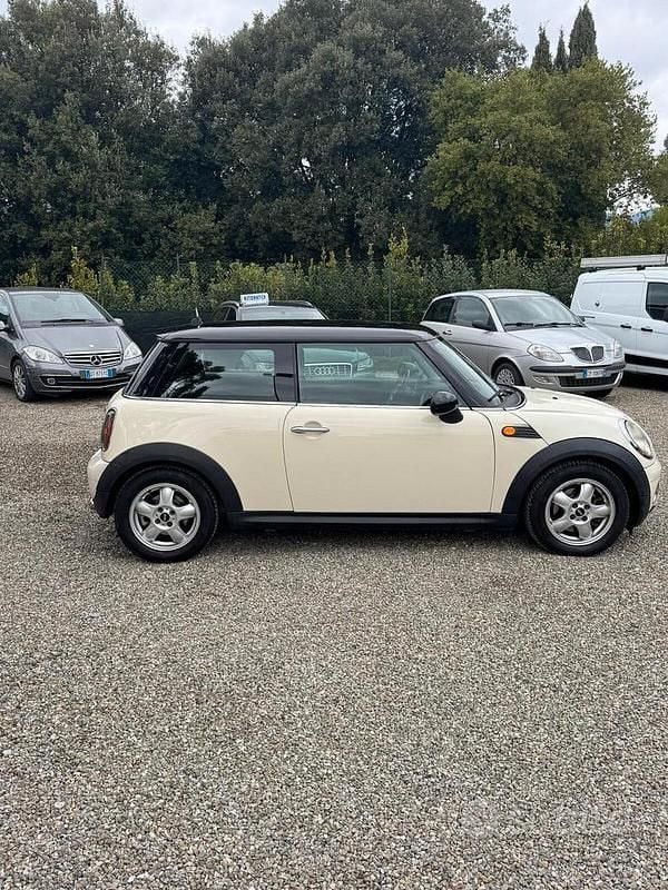 Usata Mini Cooper D Chili 109 CV (80 kW) 2008 Beige Utilitaria