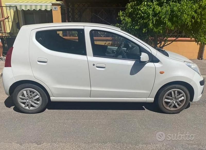 Bianco Usata 2010 Nissan Pixo Due volumi | 3200 € (Buon prezzo) - Immagine 1/4