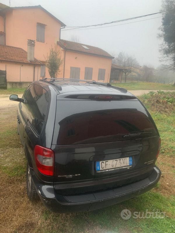 Usata Chrysler Grand Voyager 118 CV (86 kW) 2003 Nero Monovolume