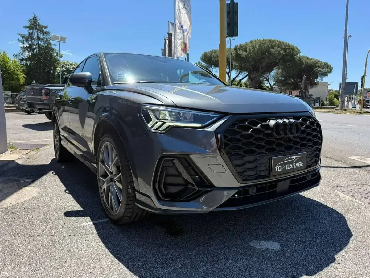 Usata Audi Q3 Sportback S-Line 150 CV (110 kW) 2022 Grigio daytona SUV