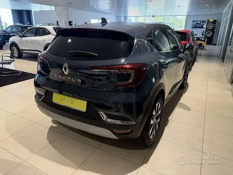 Usata Renault Captur Equilibre 101 CV (74 kW) 2024 Grigio SUV