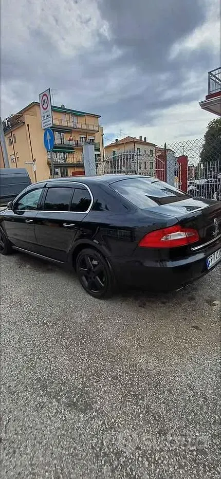 Usata Skoda Superb 140 CV (102 kW) 2011 Nero Berlina