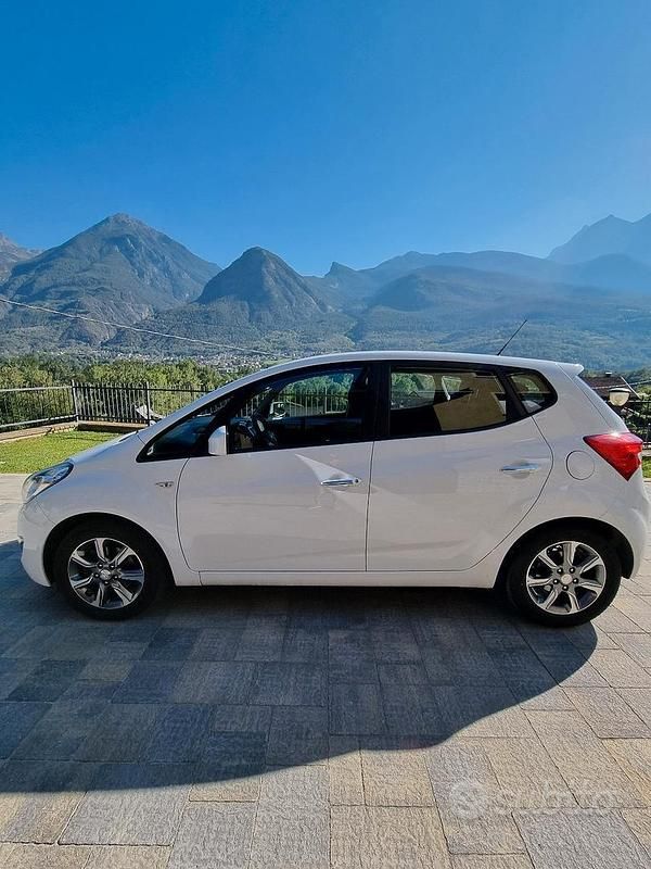 Bianco Usata 2016 Hyundai ix20 Due volumi | 9800 € (Cara) - Immagine 1/4