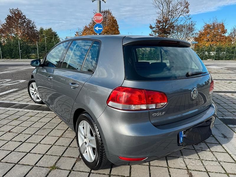 Grigio Usata 2009 VW Golf VI Due volumi | 6200 € (Buon prezzo) - Immagine 1/4