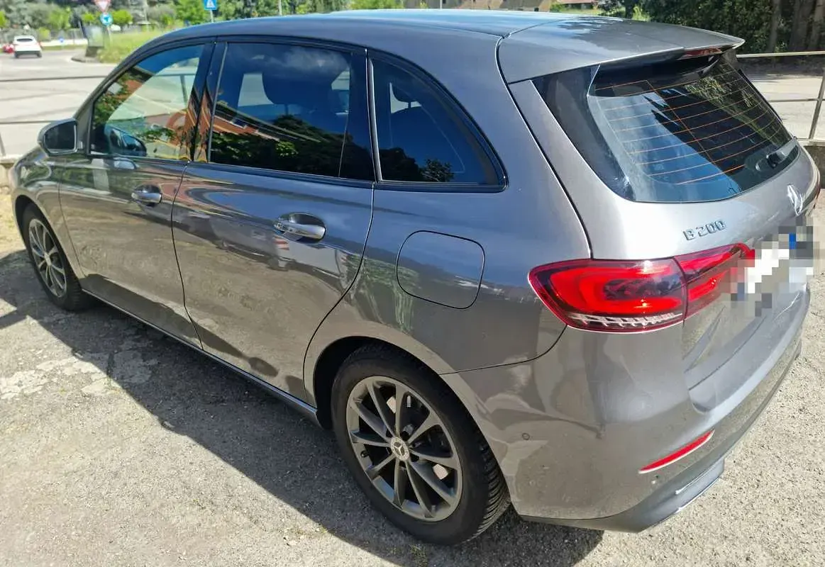 Usata Mercedes B200 163 CV (119 kW) 2020 Nero Utilitaria