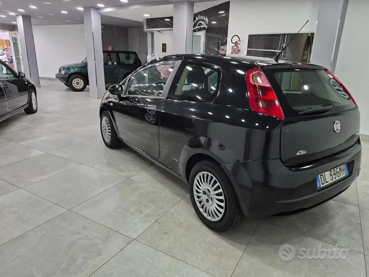 Usata Fiat Grande Punto Dynamic 75 CV (55 kW) 2007 Nero Utilitaria