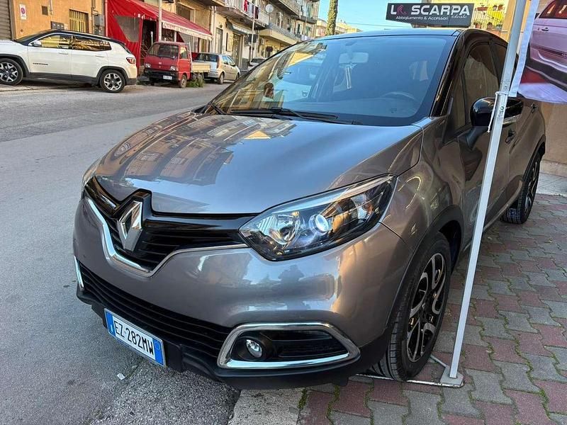 Usata Renault Captur 90 CV (66 kW) 2015 Grigio SUV