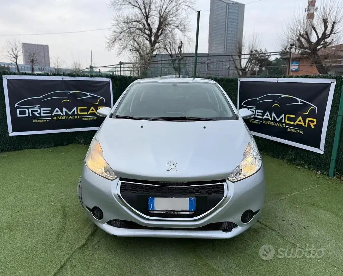 Usata Peugeot 208 92 CV (67 kW) 2013 Grigio Utilitaria