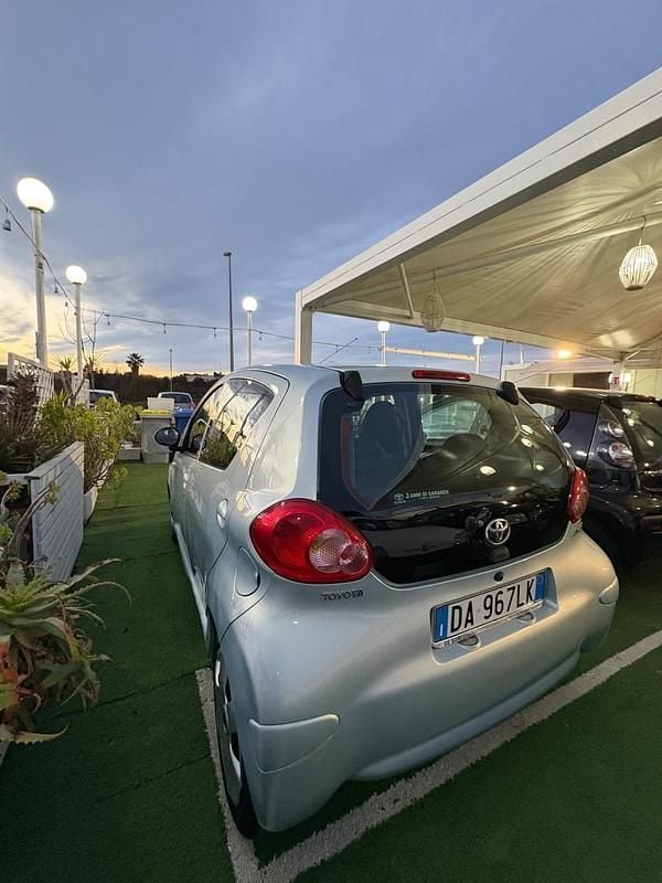 Usata Toyota Aygo 68 CV (50 kW) 2006 Blu Utilitaria