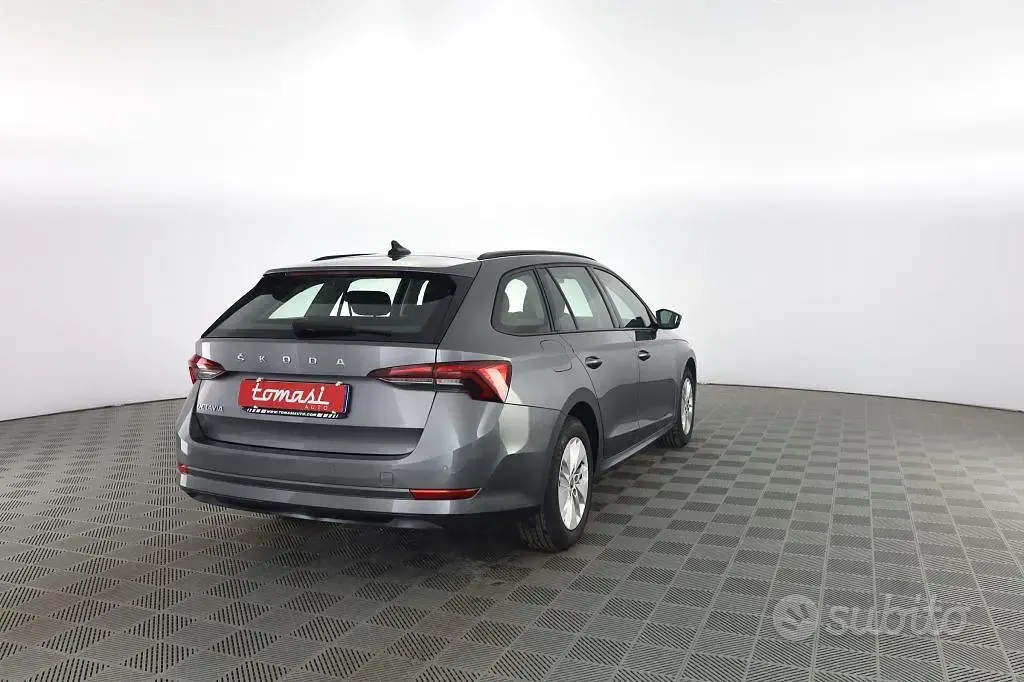 Usata Skoda Octavia 116 CV (85 kW) 2023 Grigio Station wagon