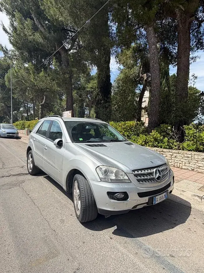 Usata Mercedes ML320 224 CV (164 kW) 2007 Grigio SUV