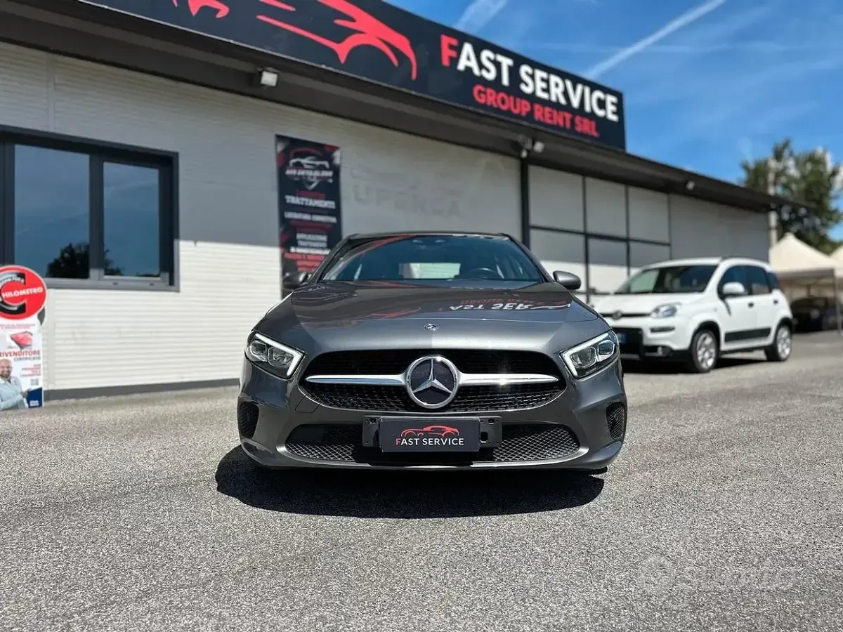 Usata Mercedes A180 116 CV (85 kW) 2019 Grigio Berlina