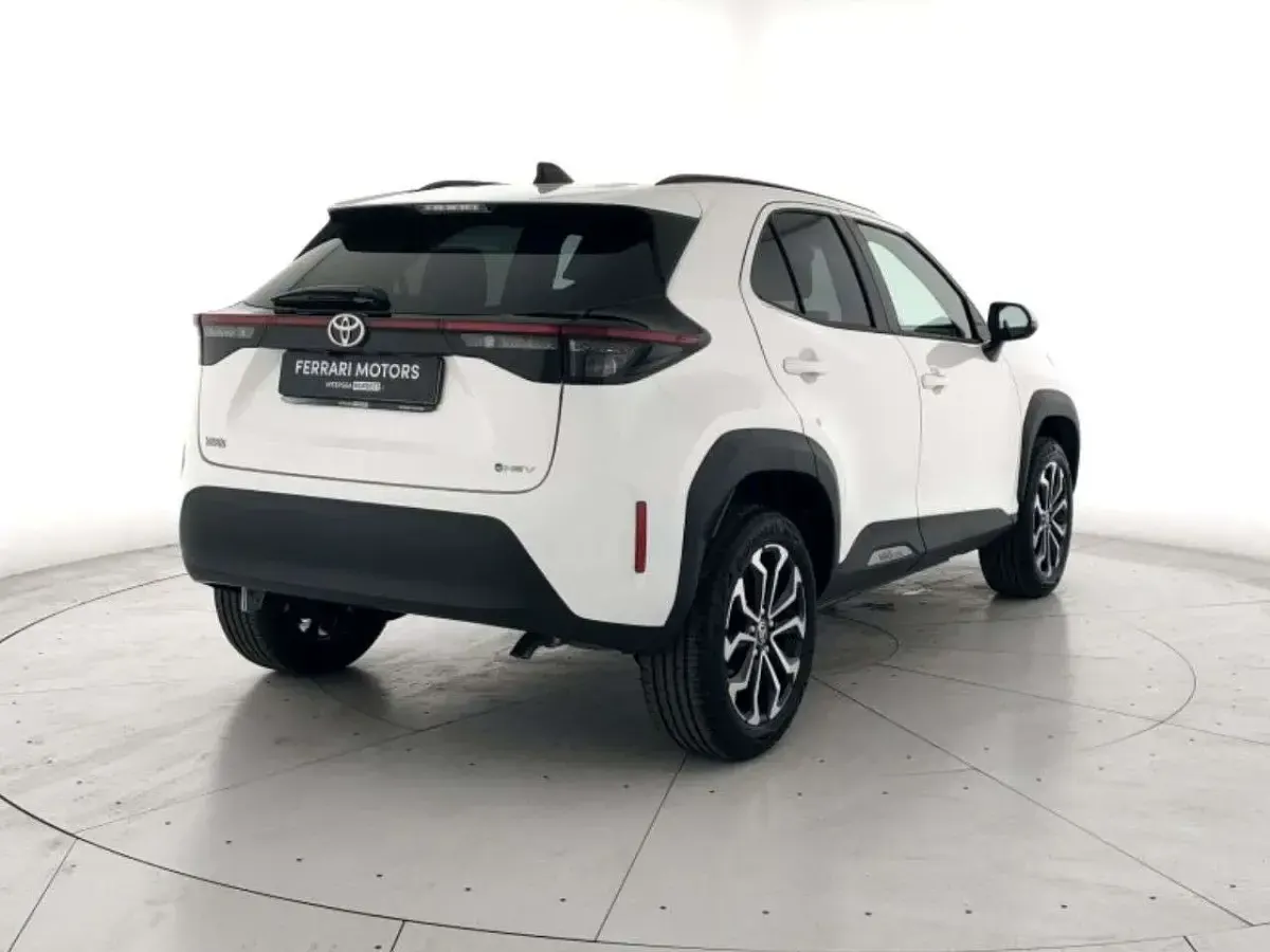 Nuova Toyota Yaris Cross Trend 92 CV (67 kW) 2026 Super white SUV