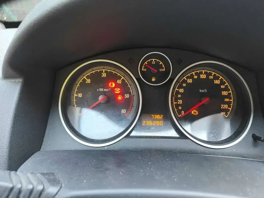 Usata Opel Astra Cosmo 101 CV (74 kW) 2007 Nero Berlina