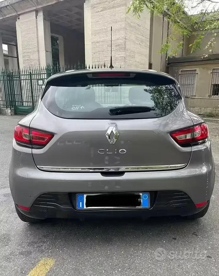 Usado Renault Clio IV 75 CV (55 kW) 2015 Gris Berlina