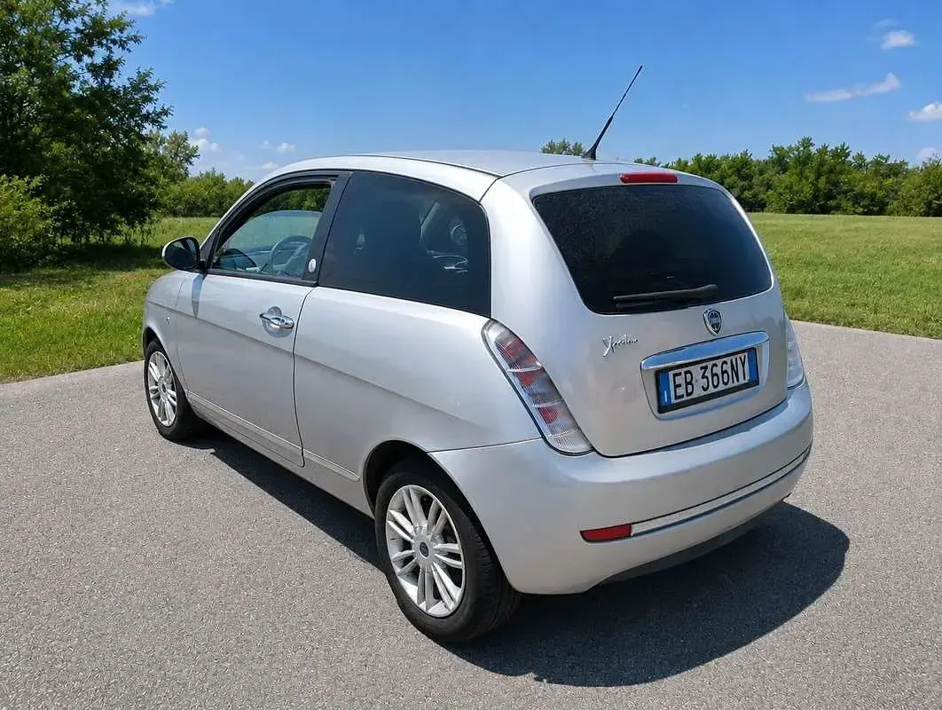 Usata Lancia Ypsilon 77 CV (56 kW) 2010 Utilitaria