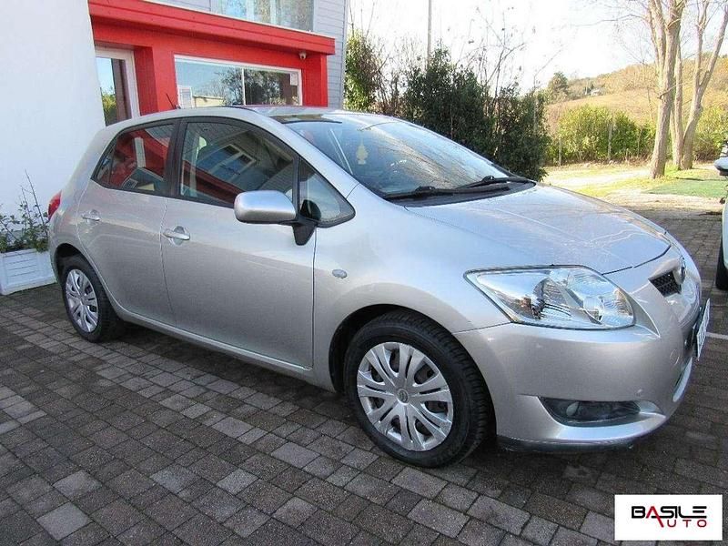 Usata Toyota Auris Sol 90 CV (66 kW) 2009 Grigio chiaro Berlina