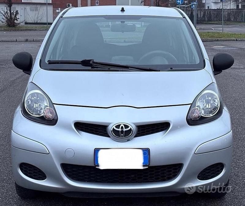 Usata Toyota Aygo Connect Style 68 CV (50 kW) 2012 Grigio Utilitaria