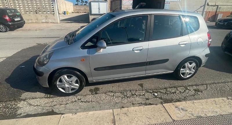 Usata Honda Jazz 78 CV (57 kW) 2003 Grigio Utilitaria