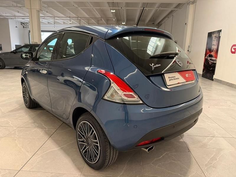 Usata Lancia Ypsilon Gold 69 CV (50 kW) 2023 Blu/azzurro Utilitaria