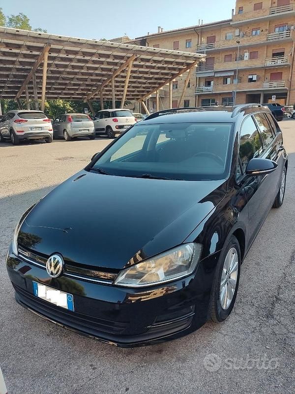 Usata VW Golf VII Highline 110 CV (80 kW) 2016 Nero Station wagon
