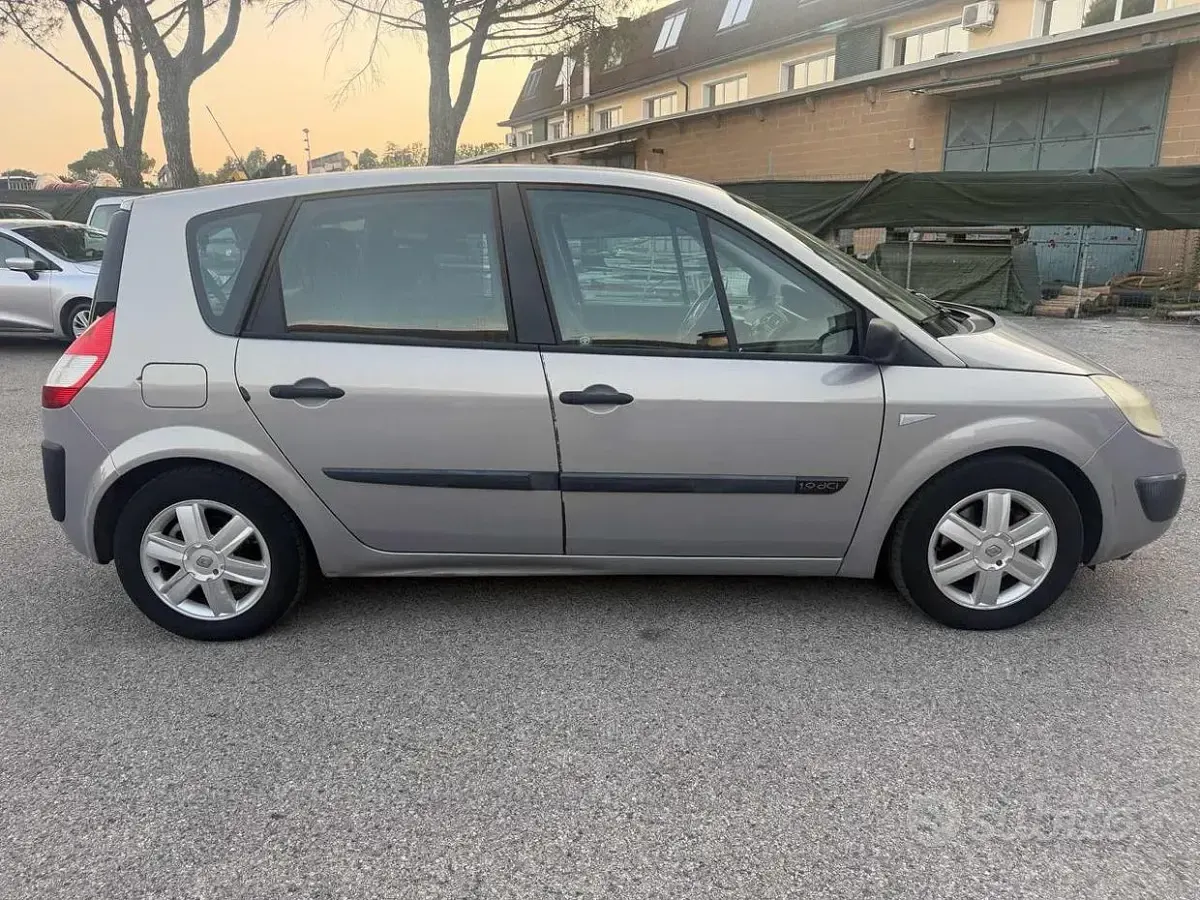 Usata Renault Grand Scénic II 131 CV (96 kW) 2006 Grigio Monovolume