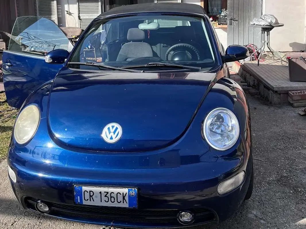 Usata VW New Beetle 101 CV (74 kW) 2004 Blu/azzurro Utilitaria