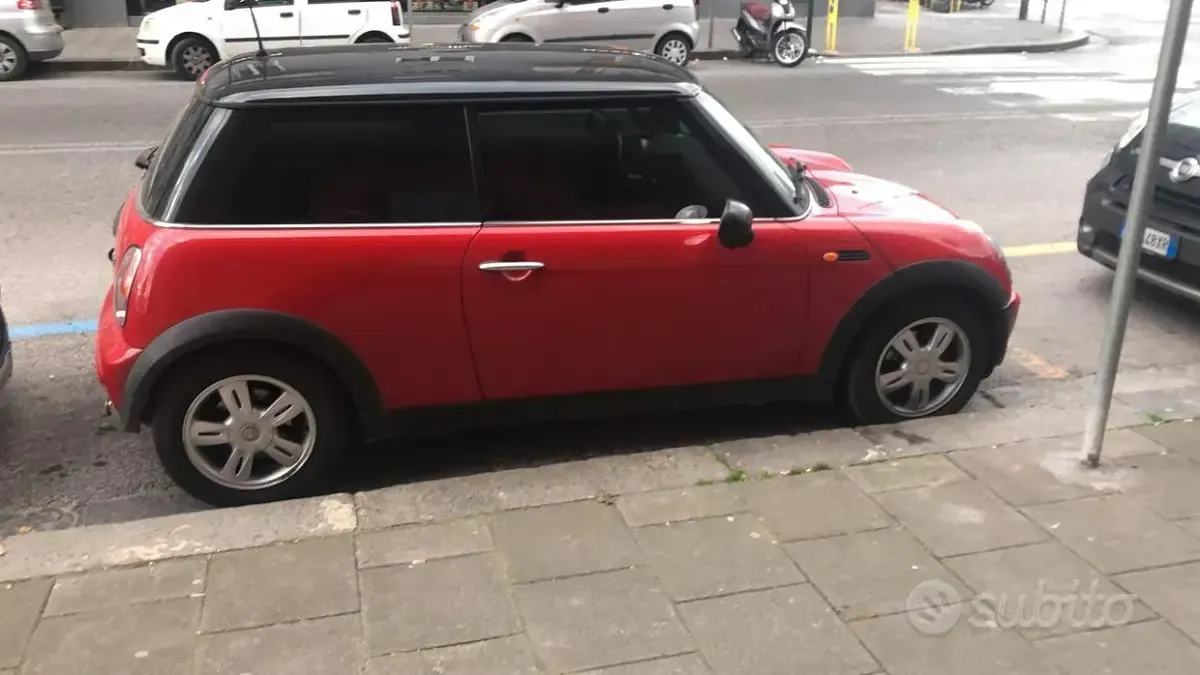 Begagnad Mini ONE 90 HK (66 kW) 2002 Röd Halvkombi